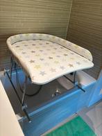 Table a langer pour bébés ou petits enfants, Kinderen en Baby's, Gebruikt, Aankleedkussen, Standaard, Ophalen