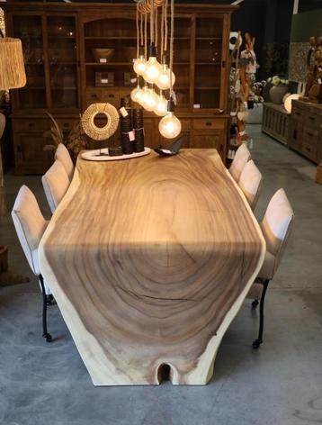 Waterval tafel / boomstamtafel 290 cm lang beschikbaar voor biedingen
