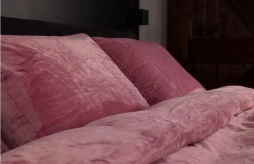 Velvet dekbedovertrek, Huis en Inrichting, Slaapkamer | Beddengoed, Zo goed als nieuw, Dekbedovertrek, Tweepersoons, Roze, Ophalen of Verzenden