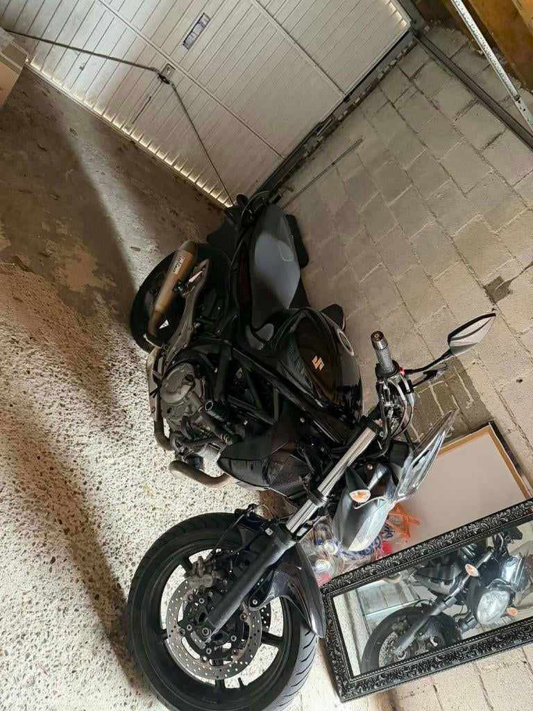 Suzuki gladius 2012 met opties, Motoren, Motoren | Suzuki, Particulier, Naked bike, meer dan 35 kW, 2 cilinders, Motorrijbewijs A