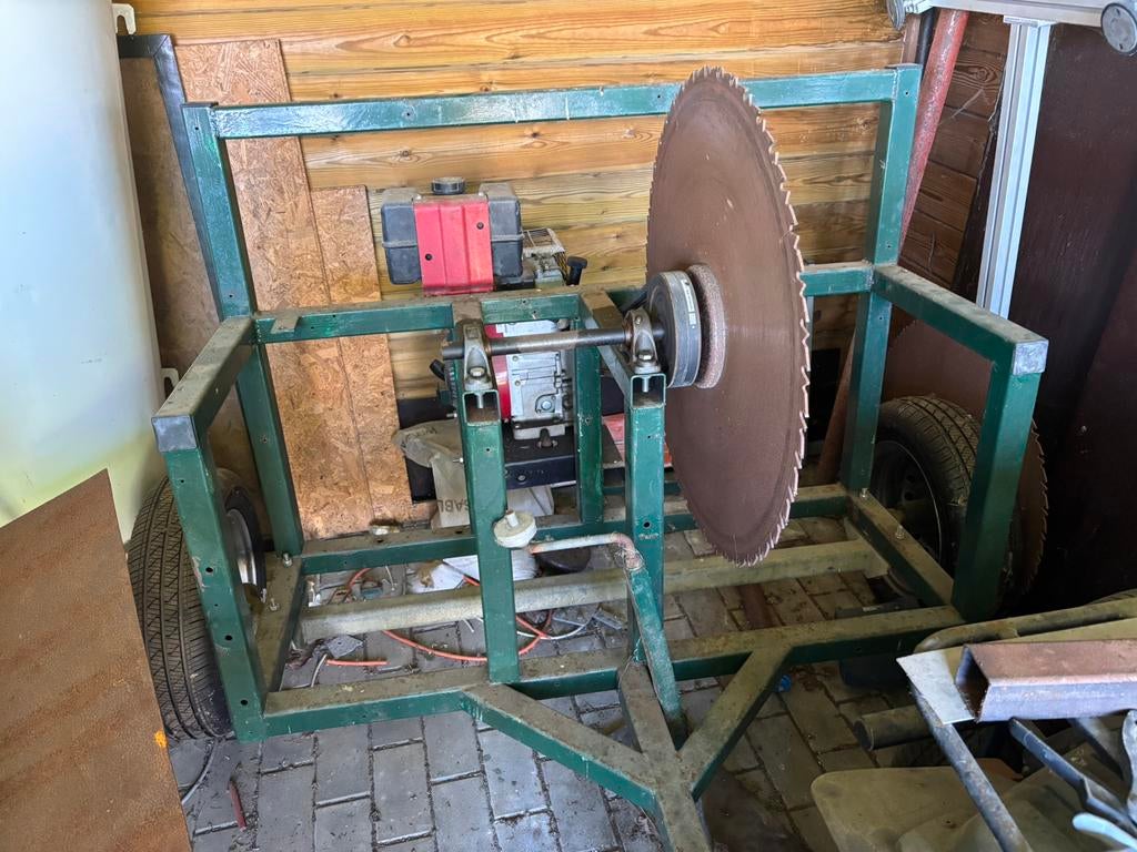 Projet scie circulaire chevalet autonome, Bricolage & Construction, Outillage | Scies mécaniques, Scie circulaire, 1200 watts ou plus