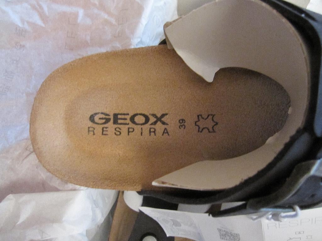 tongs Geox Respira 39 neufs, Kleding | Dames, Schoenen, Zwart, Nieuw, Sandalen of Muiltjes, Ophalen of Verzenden