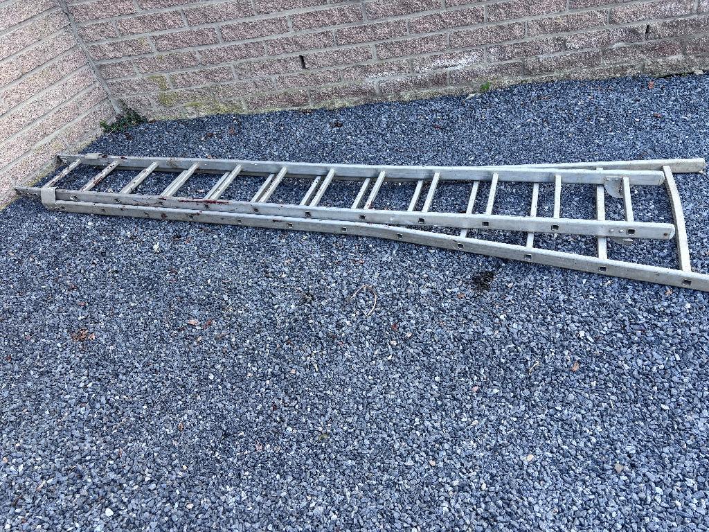Échelle double coulissante alu (2 plans), Bricolage & Construction, Enlèvement, Utilisé, Échelle, 4 mètres ou plus