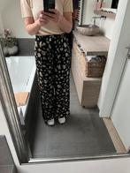 Nieuwe broek Stradivarius - maat M, Kleding | Dames, Broeken en Pantalons, Maat 38/40 (M), Zwart, Nieuw, Ophalen of Verzenden