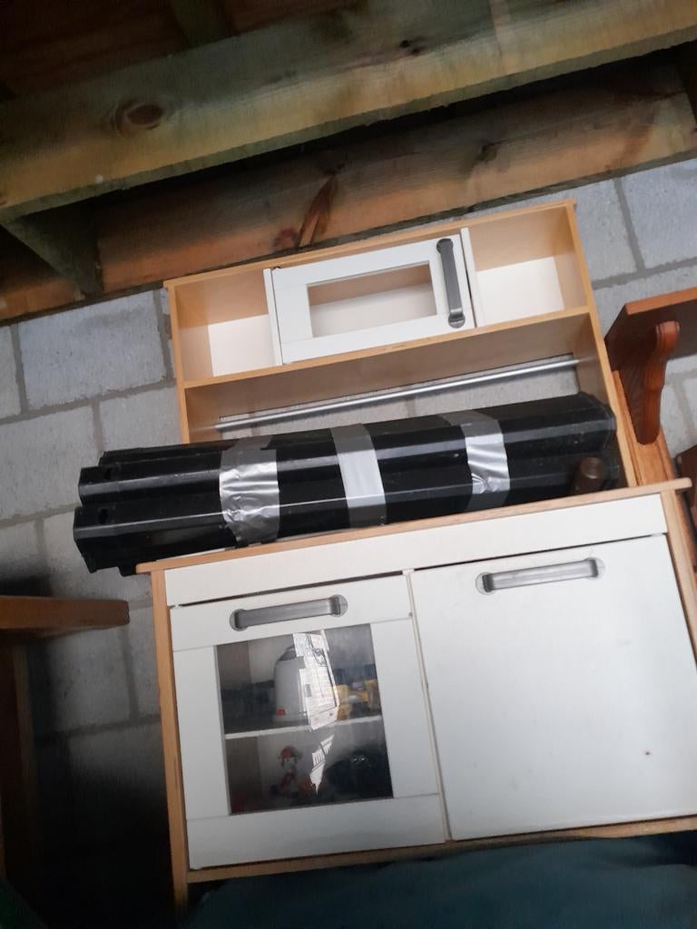 Kinderkeuken en werkbank, Ophalen