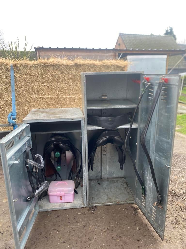 Zadelkasten, Dieren en Toebehoren, Ophalen, Zo goed als nieuw