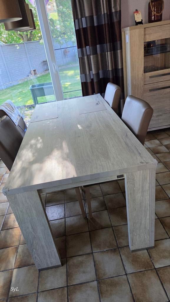 Tafel en stoelen Prenuptia, Ophalen, Zo goed als nieuw, Rechthoekig