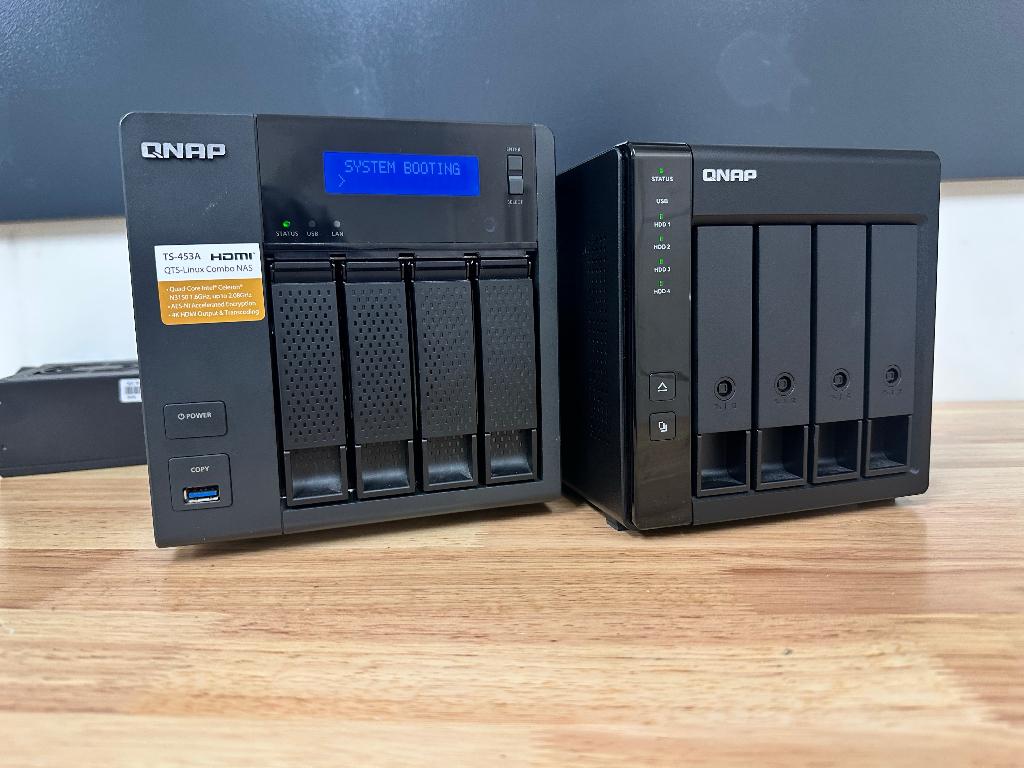 QNAP NAS TR-453A + TR004 8 Disks, Ophalen of Verzenden, Zo goed als nieuw