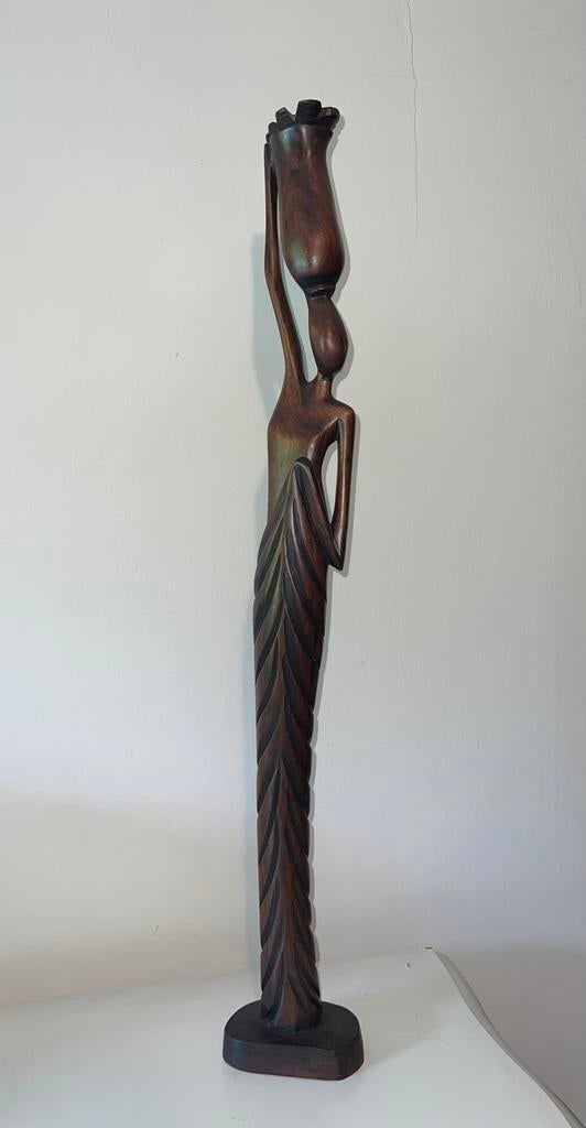 Statue artisanale Rwandaise (1997) en bois massif, Antiek en Kunst, Ophalen of Verzenden, Hout, Beeld, Vrouw