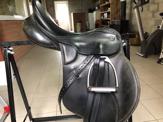 rijzadel Kieffer Europe 17.5 inch maat 2 + meerdere spullen, Ophalen, Zo goed als nieuw