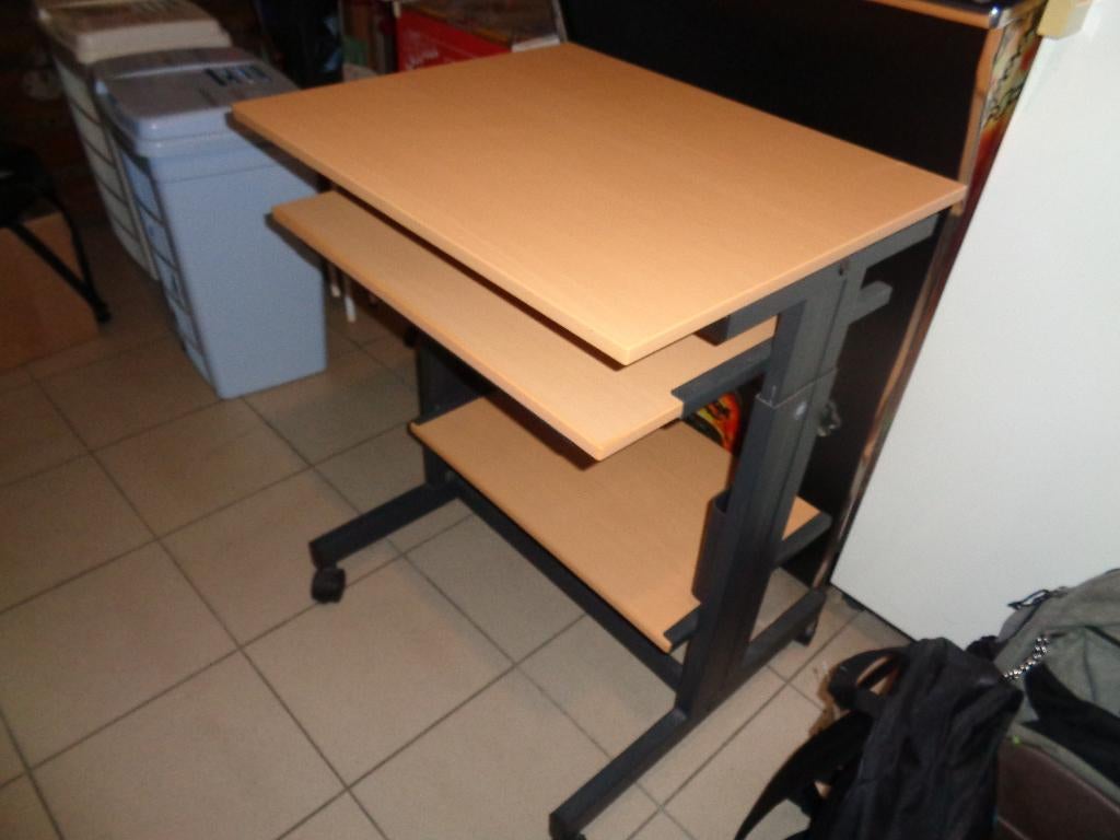 petit bureau style ikéa pour petit espace, Maison & Meubles, Enlèvement, Avec roues, Comme neuf, Bureau d'ordinateur