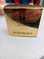 Bouteilles de parfums, Enlèvement