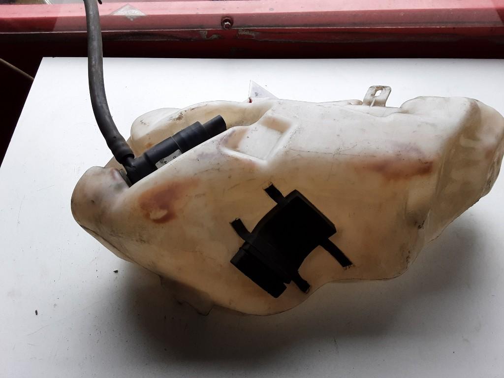 LAVE-GLACE RESERVOIR AVANT Golf IV (1J1) (1HO955453C), Volkswagen, Mevr. I. Hauben, Utilisé, Rue de l'Espoir 34 34
4030  GRIVEGNÉE, BE