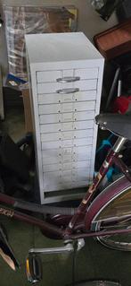 Vakjeskast metaal, Ophalen