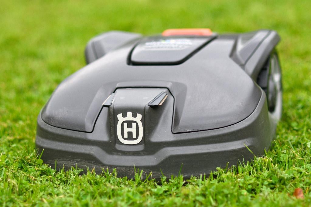 Husqvarna 310 – Garantie 1 an + batterie neuve, Jardin & Terrasse, Tondeuses robotisées, Utilisé, 20 à 25 cm, Enlèvement