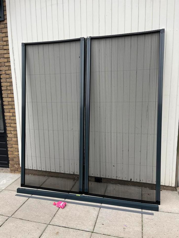 Portes grillagées plissées Luxaflex (neuves) 220x260 double, Bricolage & Construction, Fenêtres & Moustiquaires, Neuf, Porte moustiquaire