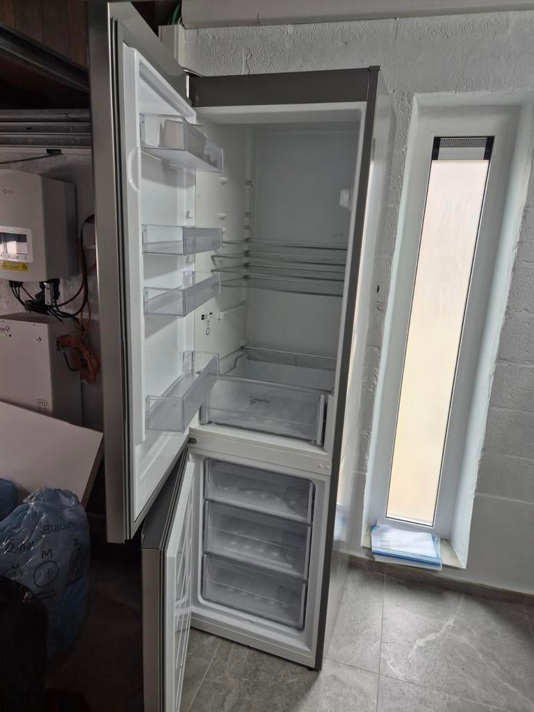 Koelkast, Elektronische apparatuur, Koelkasten en IJskasten, Ophalen, 200 liter of meer, Met aparte vriezer, 160 cm of meer