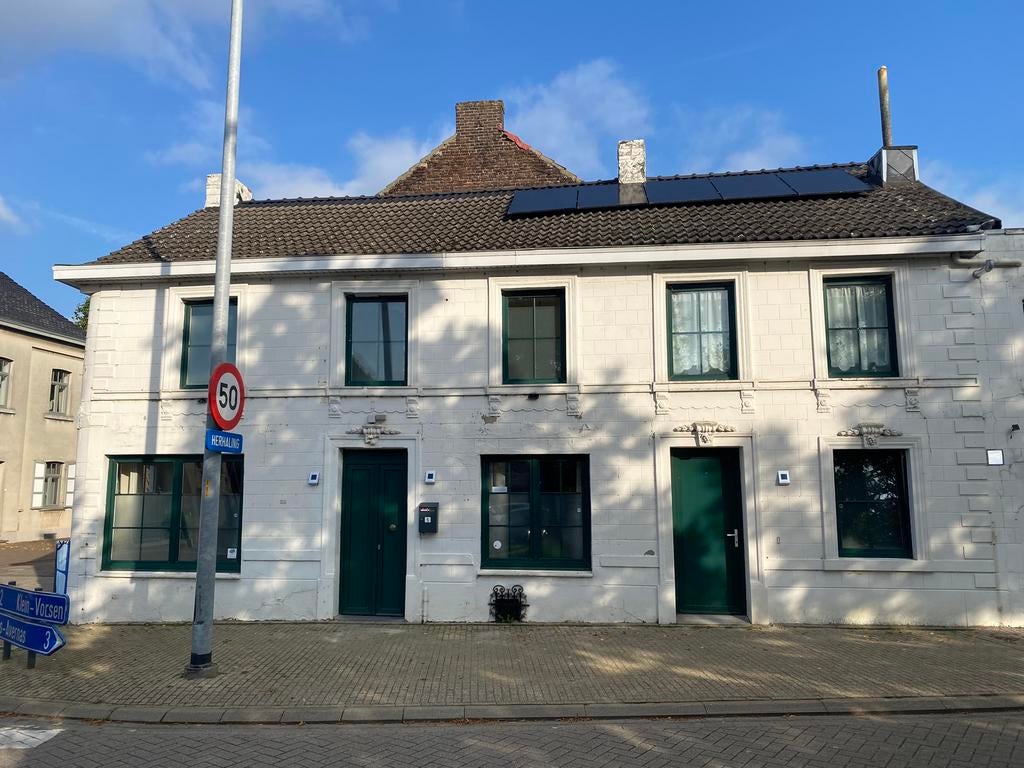 Gerenoveerde woning met kleine tuin en garage, 200 tot 500 m², 206 UC, 3 kamers, Verkoop zonder makelaar