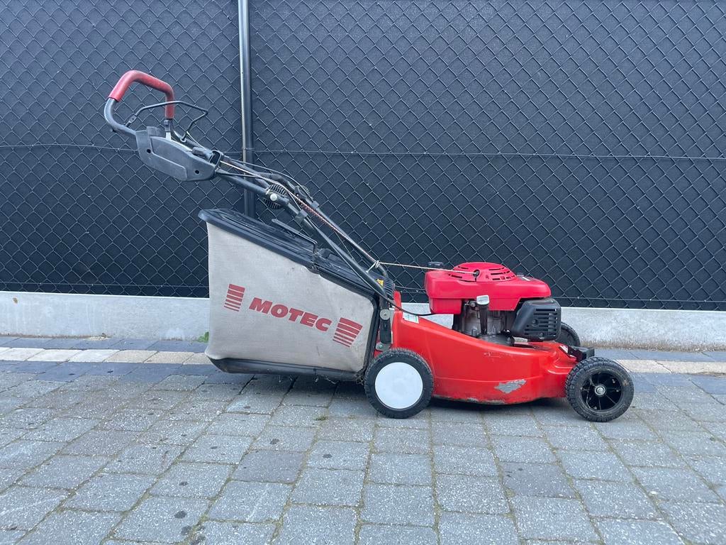 MOTEC grasmaaier met HONDA motor, Tuin en Terras, Ophalen, Cirkelmaaier, Gebruikt, Opvangbak