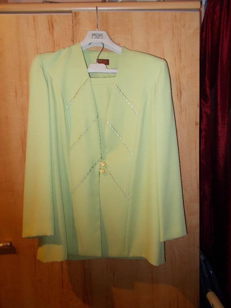 Ensemble veste, top et jupe vert clair., Kleding | Dames, Blouses en Tunieken, Ophalen, Maat 42/44 (L), Groen, Zo goed als nieuw