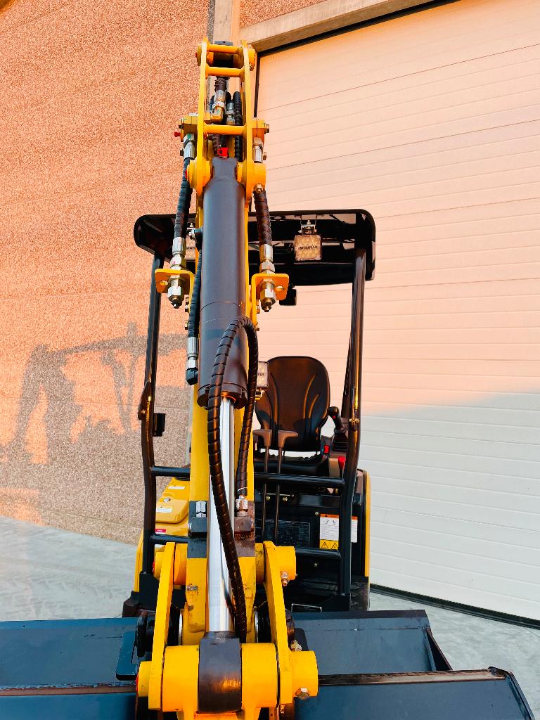 MINIGRAVER 1,8 t/ BINNENDRAAIER/ SHANTUI, Motos, Pièces | Harley-Davidson, Enlèvement