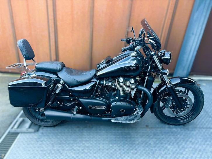 Thunderbird 1700cm³ ABS train de pneu neuf gar 1,2,3ans jhb, Motoren, Motoren | Triumph, Bedrijf, Toermotor, meer dan 35 kW, 2 cilinders