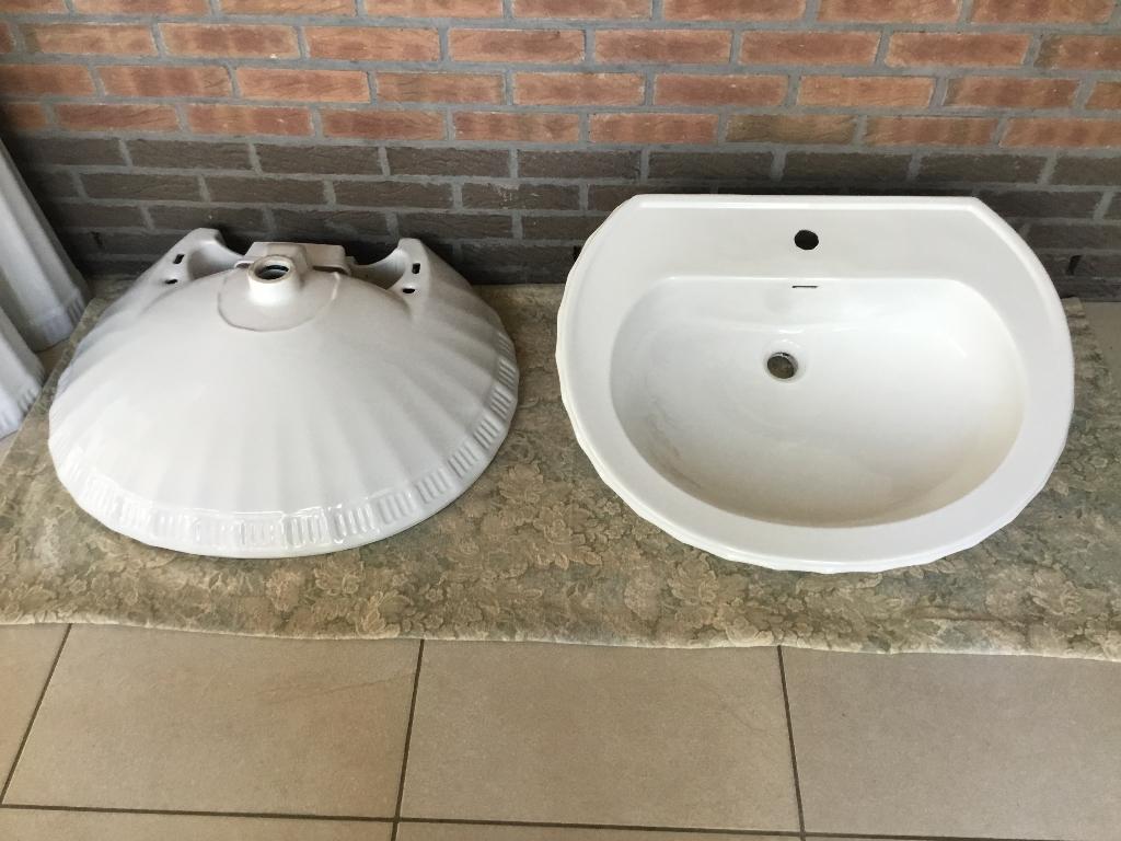 Klassieke lavabo’s op voet, Huis en Inrichting, Badkamer | Badkamermeubels, Ophalen
