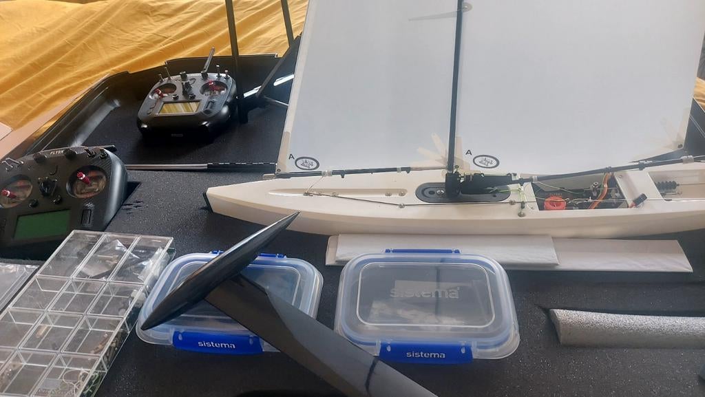 Df65 rc zeilboot, Hobby en Vrije tijd, Modelbouw | Boten en Schepen, Ophalen