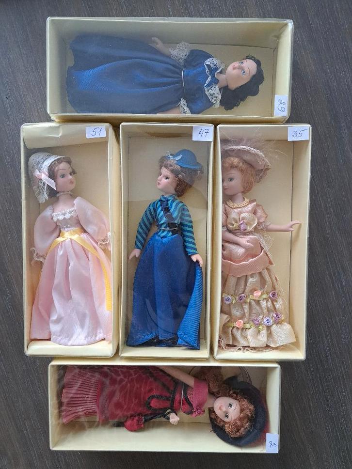 5 personages van Franse schrijvers, Collections, Poupées, Neuf, Poupée, Enlèvement ou Envoi