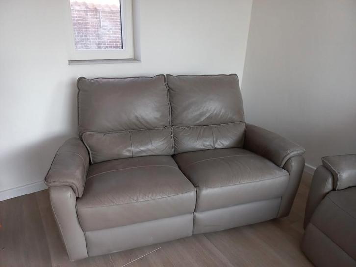 Oude, grijze lederen zetels gratis te geef, Huis en Inrichting, Zetels | Zetels, Ophalen