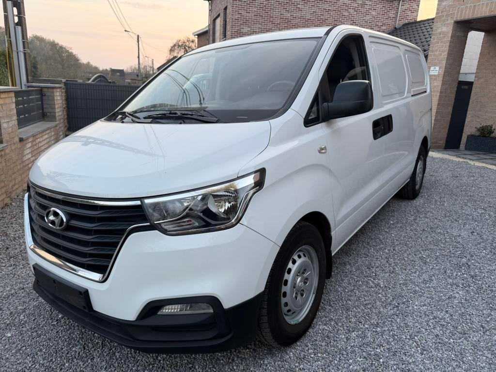 Hyundai h1 fourgon utilitaire 3 place clim gps, Autos, Camionnettes & Utilitaires, Achat, Diesel, Automatique, Particulier
