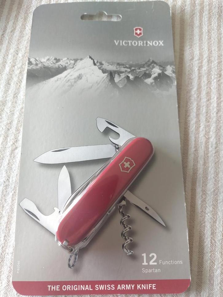NEUF couteau suisse VICTORINOX SPARTAN 12 fonctions, Caravanes & Camping, Outils de camping, Neuf, Enlèvement ou Envoi
