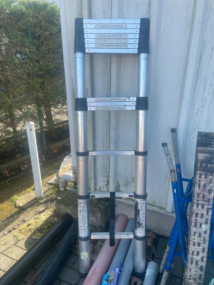 telescopische aluminium ladder (compact inschuifbaar model)., Doe-het-zelf en Bouw, Ladders en Trappen, Gebruikt, Ladder, Ophalen