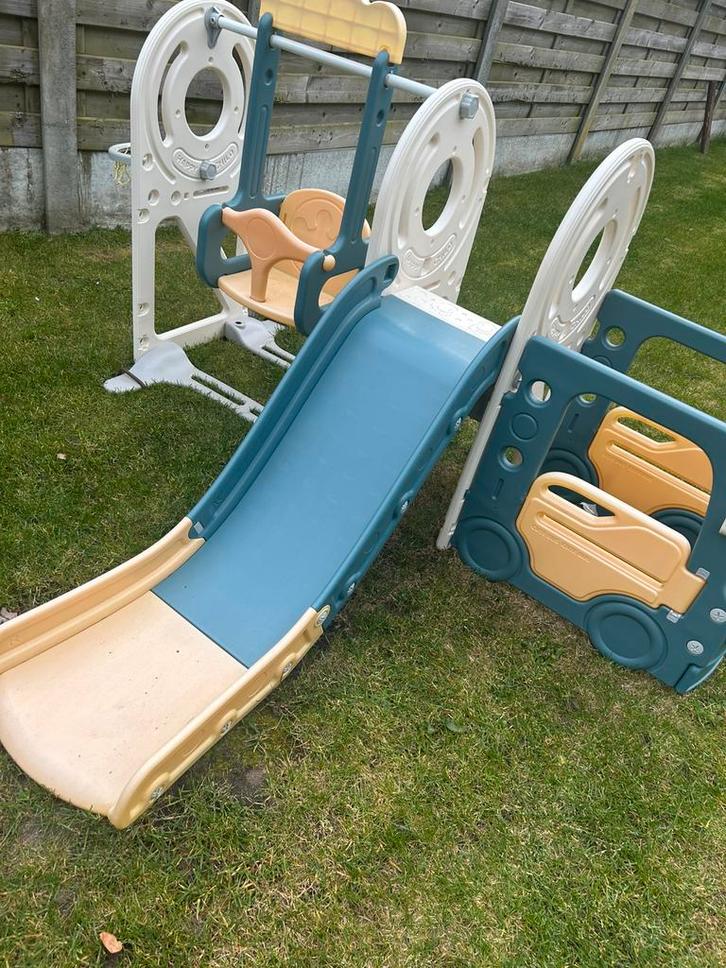 Peuter glijbaan met schommel – complete speelset, Enfants & Bébés, Jouets | Extérieur | Aires de jeux, Comme neuf, Toboggan, Enlèvement