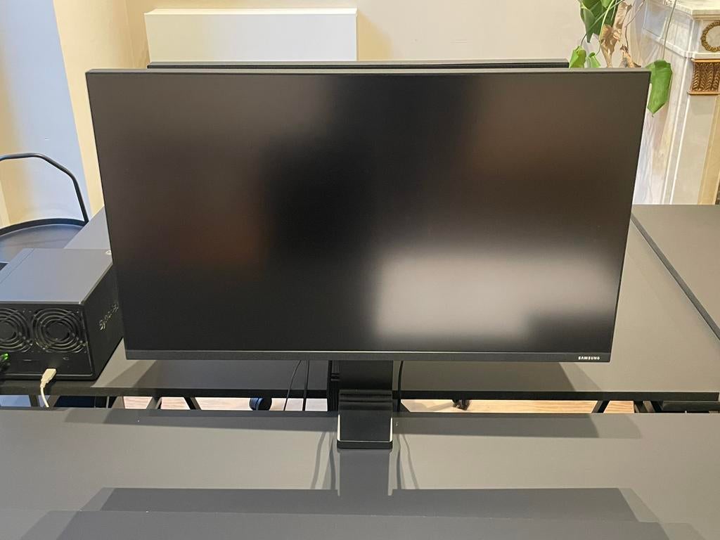 Samsung UHD Space Monitor 32 inch (4 stuks beschikbaar), Computers en Software, Monitoren, Zo goed als nieuw, HDMI, Ingebouwde speakers