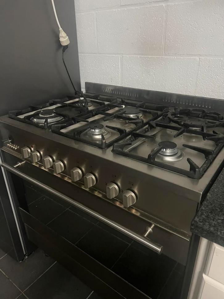 Cuisinière à gaz en acier inoxydable à 6 brûleurs avec hotte, Electroménager, Cuisinières, Utilisé, Autoportant, 5 zones de cuisson ou plus