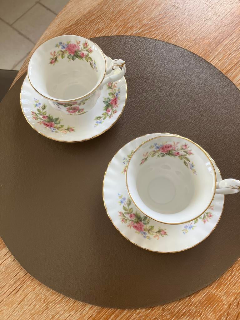 Royal Albert bone china - Moss Rose - 1956, Verzamelen, Porselein, Kristal en Bestek, Porselein, Ophalen