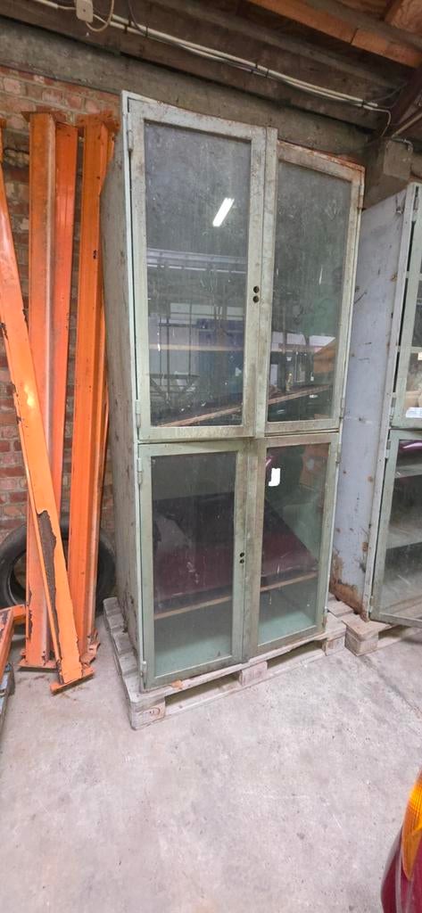 4 armoires rétro (métalliques) lourdes avec verre pour vitri, Enlèvement