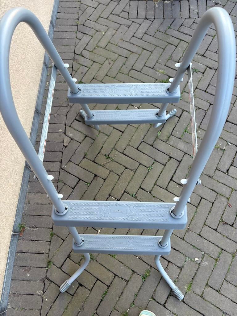 Bestway zwembadladder, Tuin en Terras, Ophalen, Zo goed als nieuw, Ladder