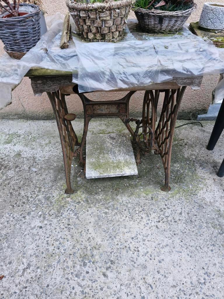 Ijzeren onderstel van naaimachine Singer., Enlèvement, Machine à coudre, Singer