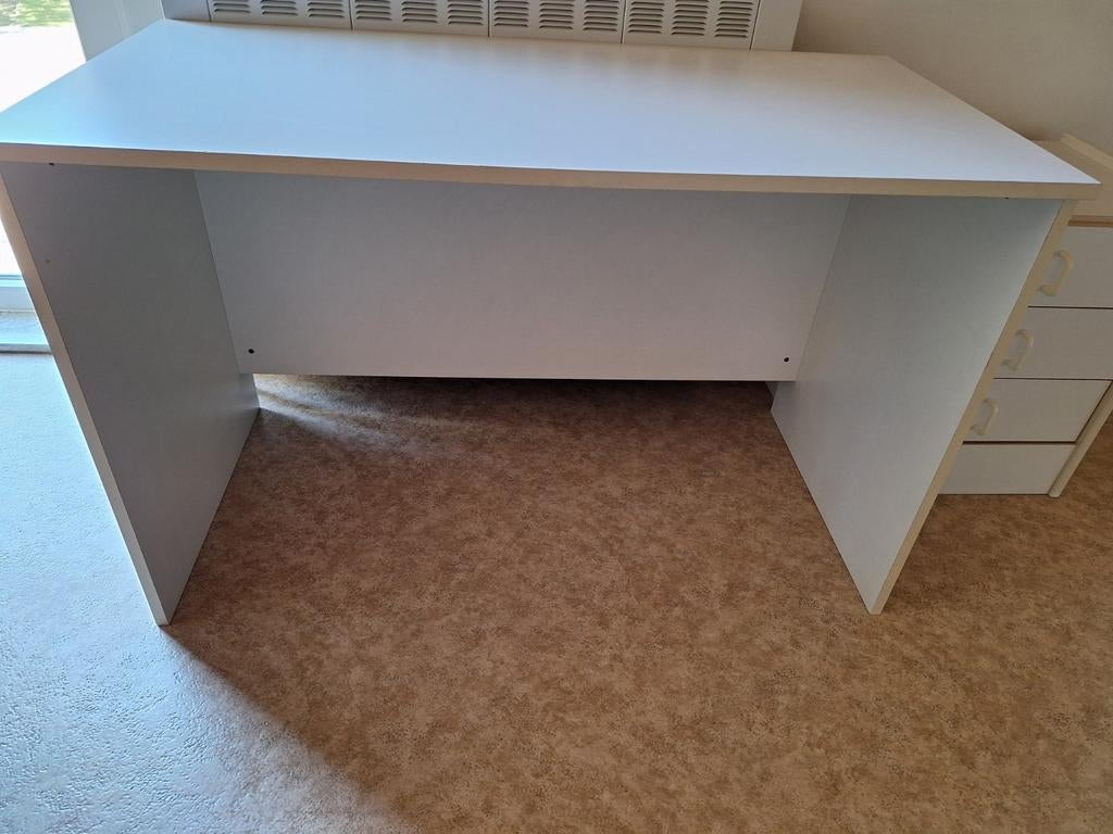 Bureau met bureaustoel, Ophalen