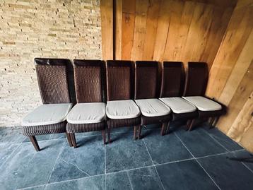 stoelen  beschikbaar voor biedingen