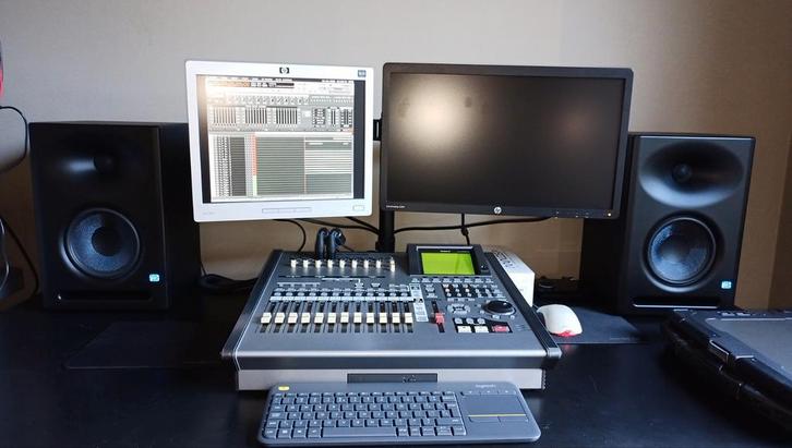 Roland VS2400cd Presonus XT7, Muziek en Instrumenten, Versterkers | Keyboard, Monitor en PA, Gebruikt, Monitor(versterker), Minder dan 500 watt
