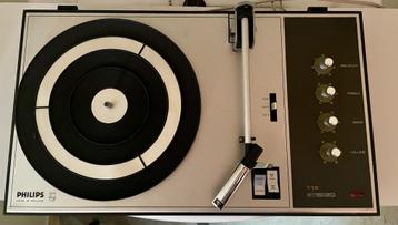 De Philips stereo grammofoon  beschikbaar voor biedingen