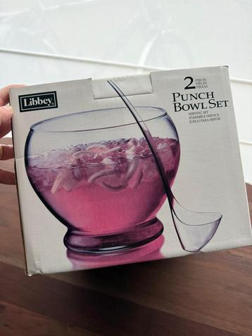 Punchbowl in glas beschikbaar voor biedingen