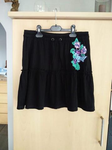 Rok O'NEILL.  maat 170 of SMALL. beschikbaar voor biedingen