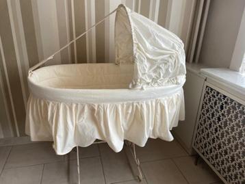 Rustieke babywieg beschikbaar voor biedingen