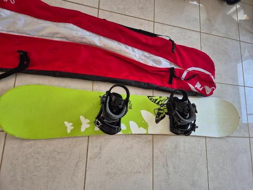 Snowboard + binding + botten, Sport en Fitness, Snowboarden, Zo goed als nieuw, Board, Ophalen