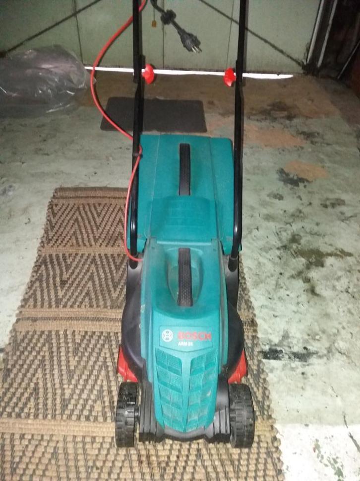 grasmachine bosch, Tuin en Terras, Grasmaaiers, Gebruikt, Elektrische grasmaaier, 30 t/m 39 cm, Kooimesmaaier, Ophalen