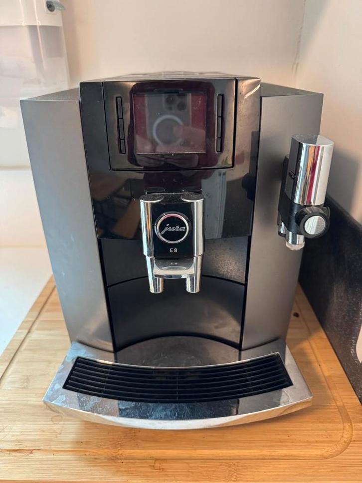 Jura E8 Koffiemachine, Electroménager, Cafetières, Utilisé, Café moulu, Café en grains, Cafetière, 10 tasses ou plus, Réservoir d'eau amovible
